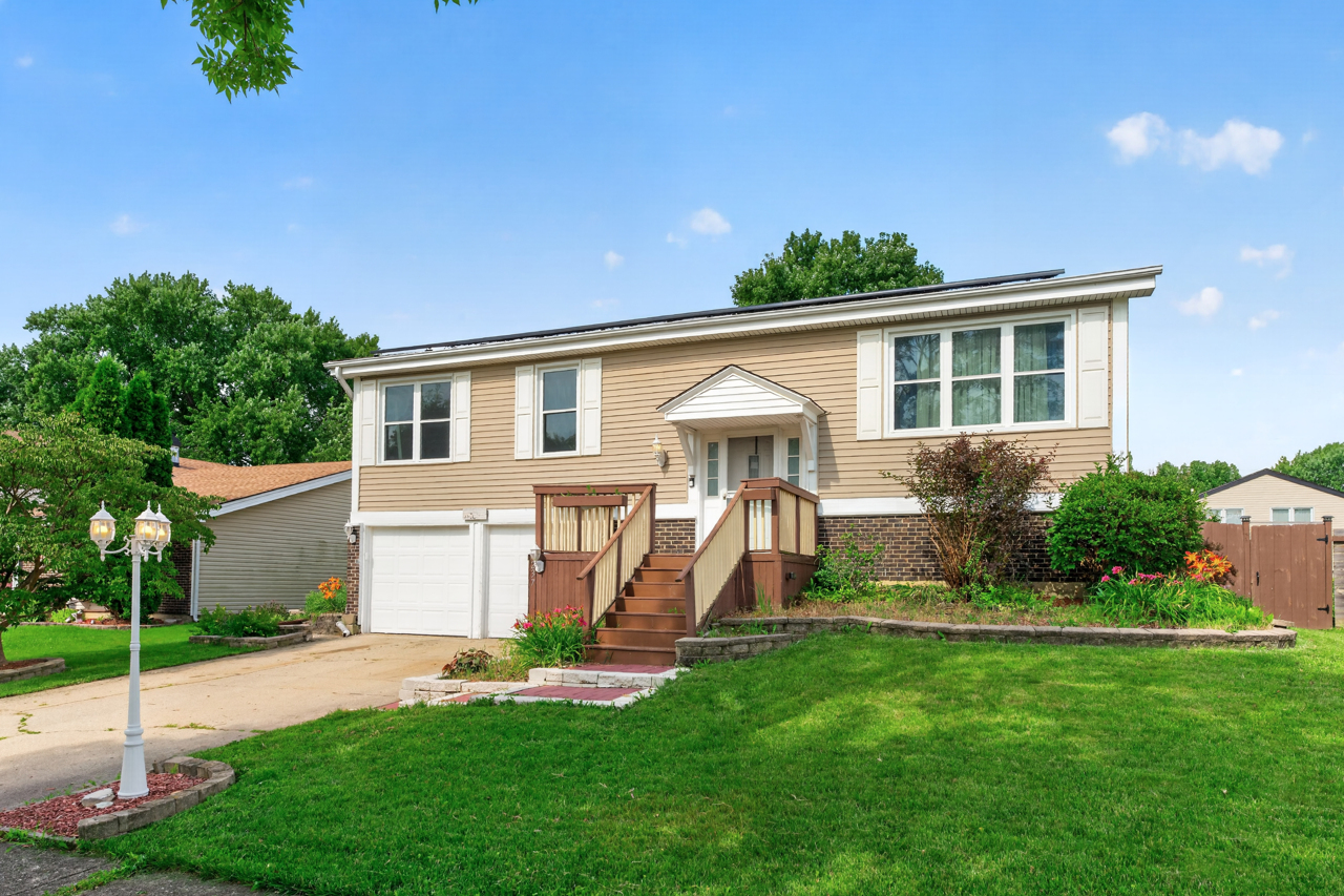 237 Windsor Drive Property Photo 1