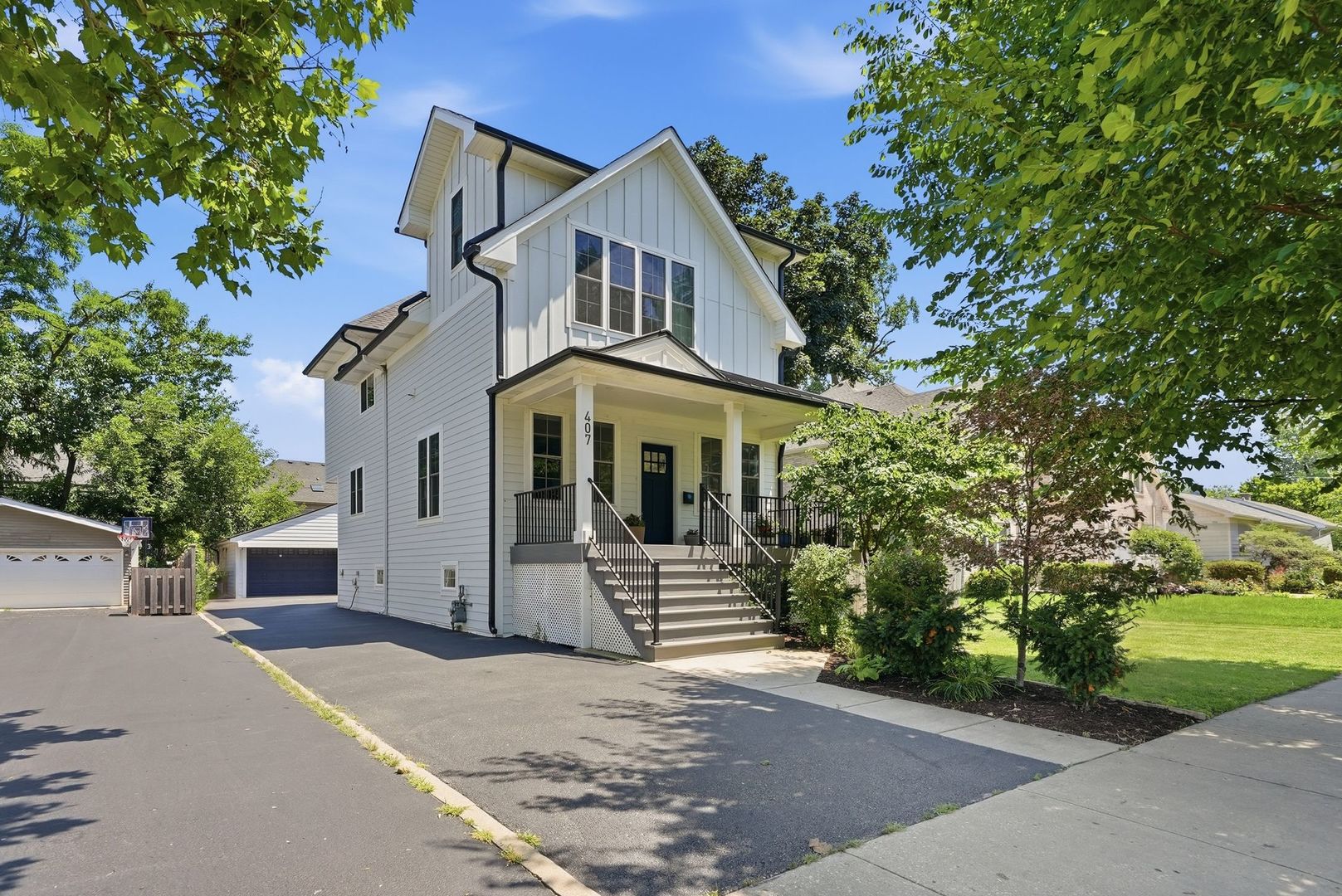 407 S West Avenue Property Photo 3