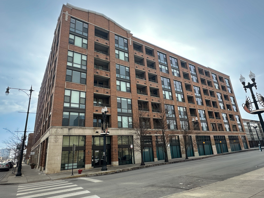 2300 S MICHIGAN Avenue 604 Property Photo 1