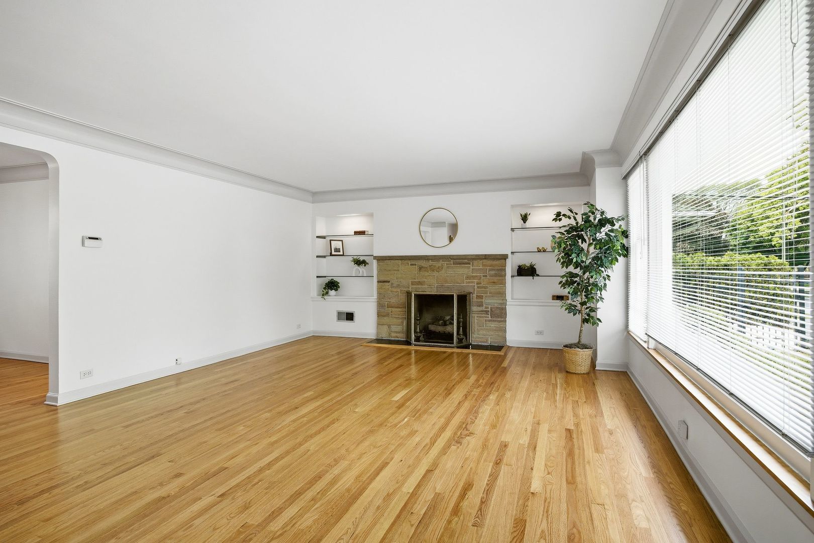 1758 N Natoma Avenue Property Photo 11