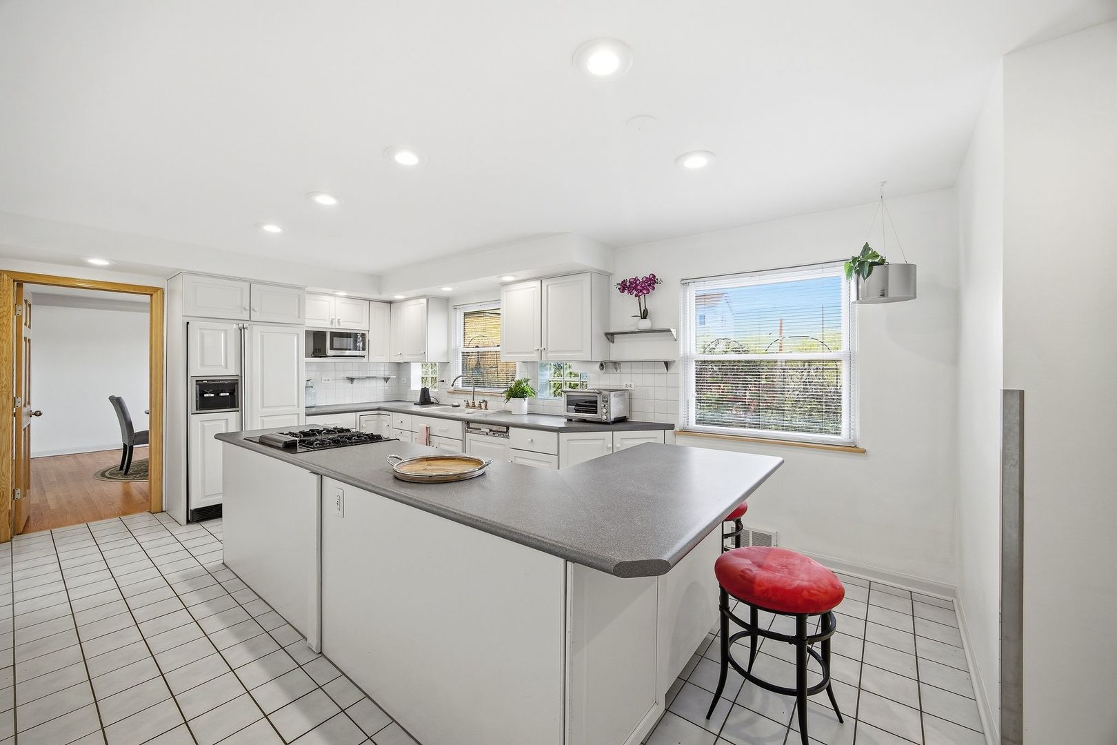 1758 N Natoma Avenue Property Photo 17