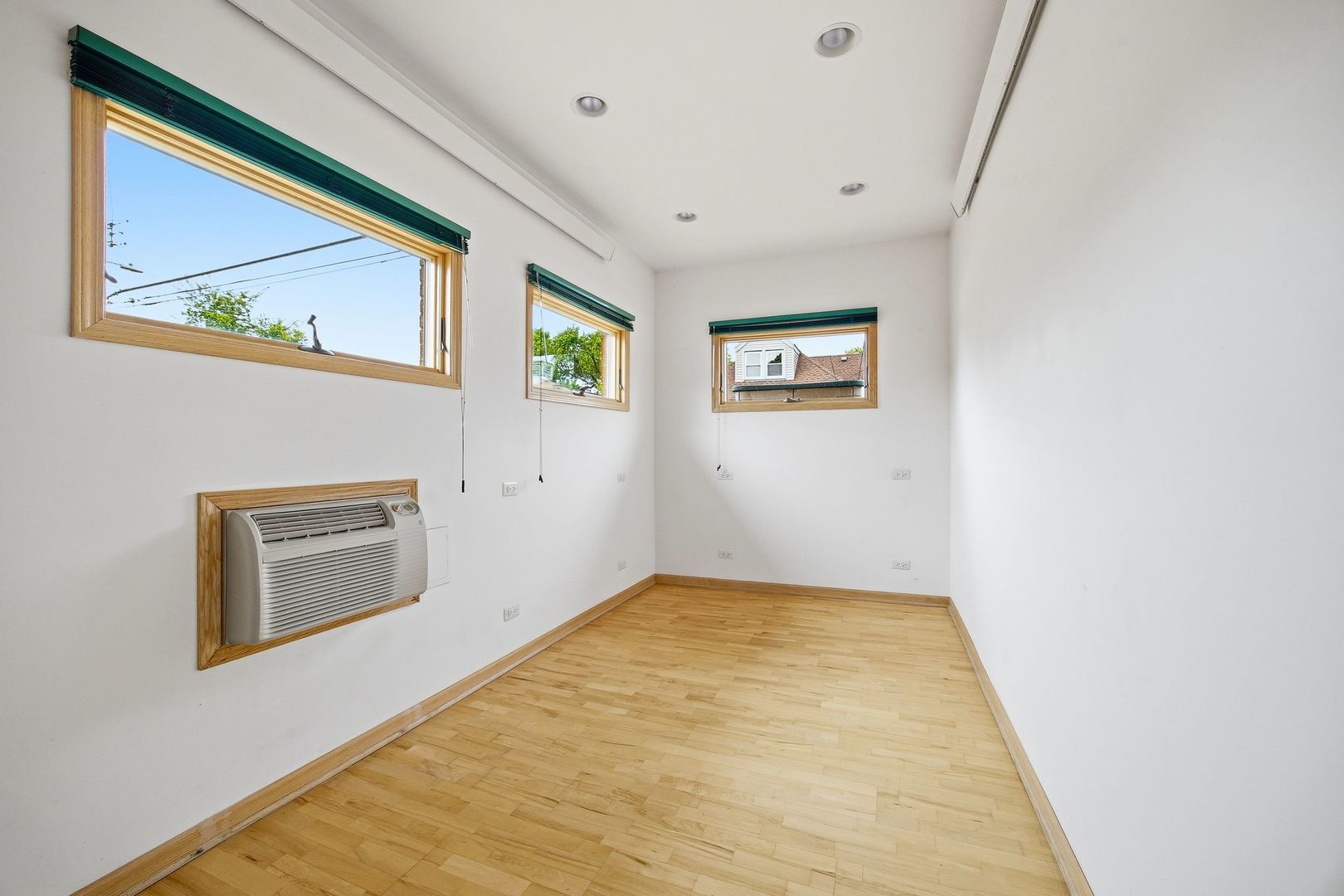 1758 N Natoma Avenue Property Photo 34