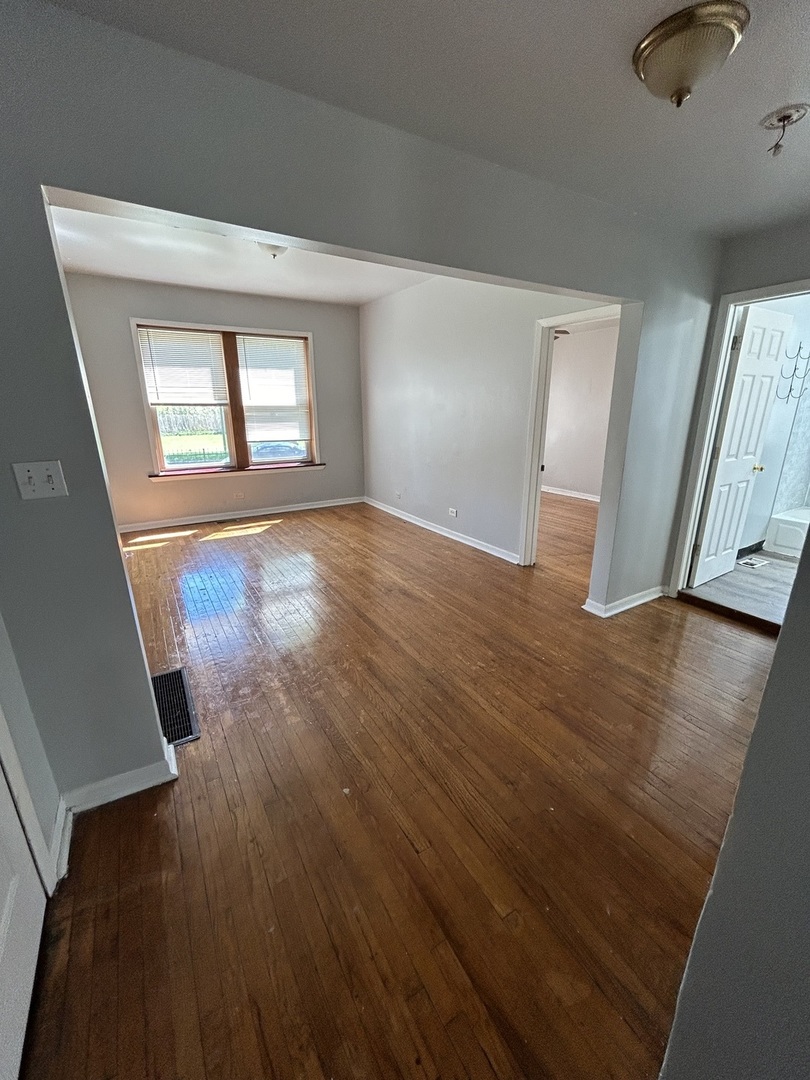 9036 S Dauphin Avenue 1s Property Photo 2