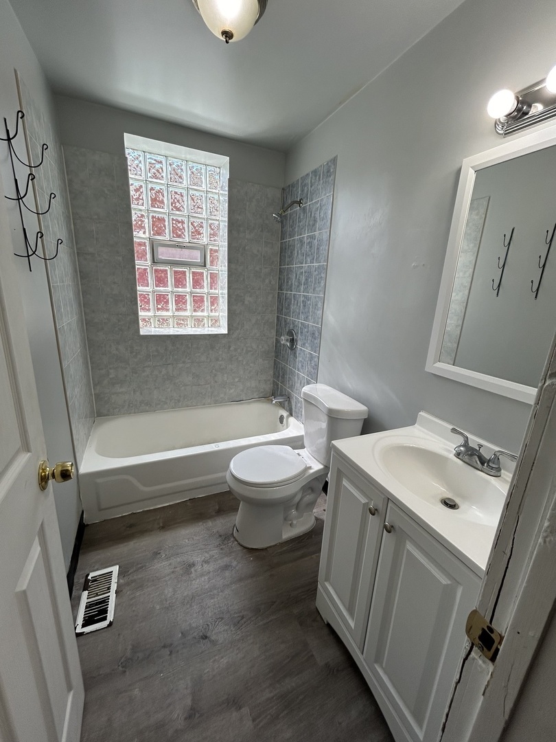 9036 S Dauphin Avenue 1s Property Photo 6