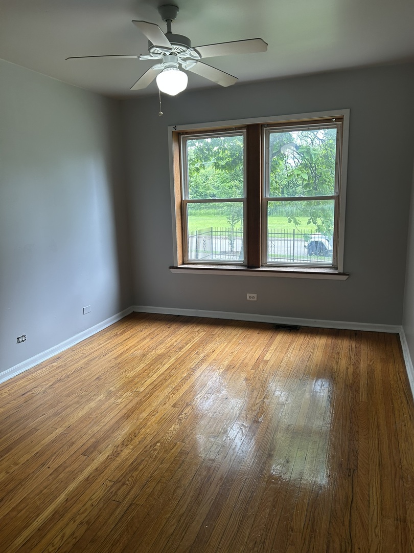 9032 S Dauphin Avenue 1n Property Photo 2