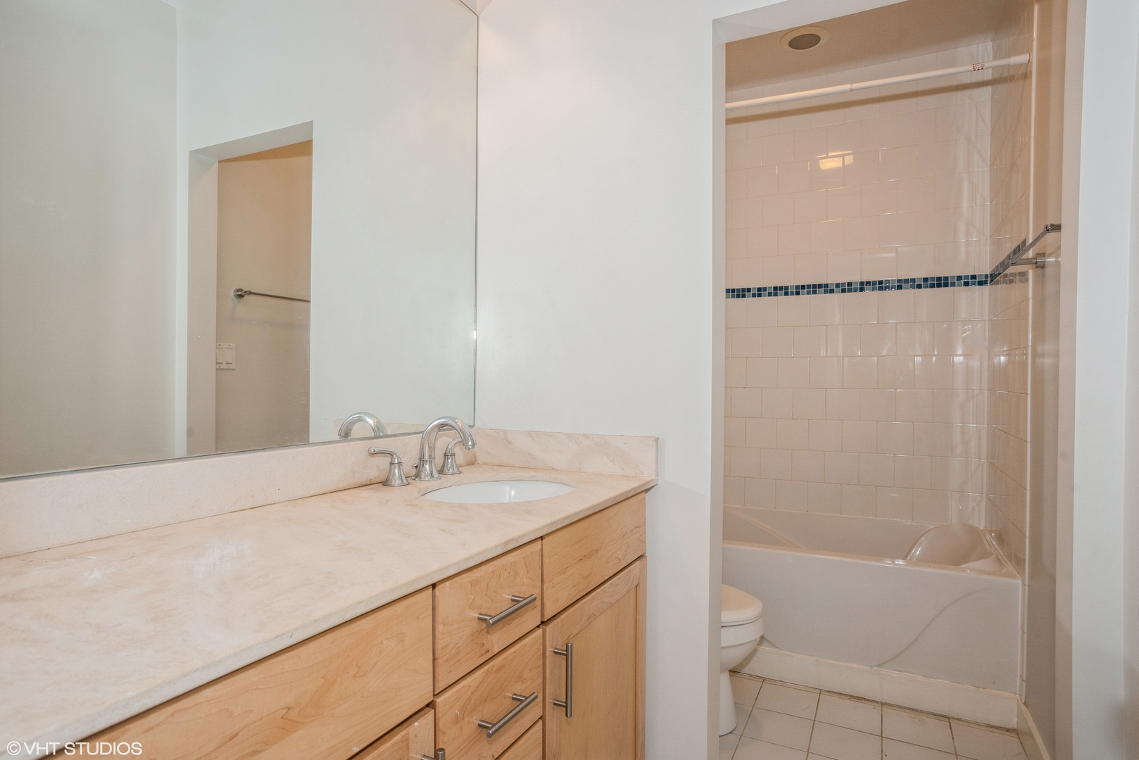 7211 N Oakley Avenue 7211 Property Photo 11