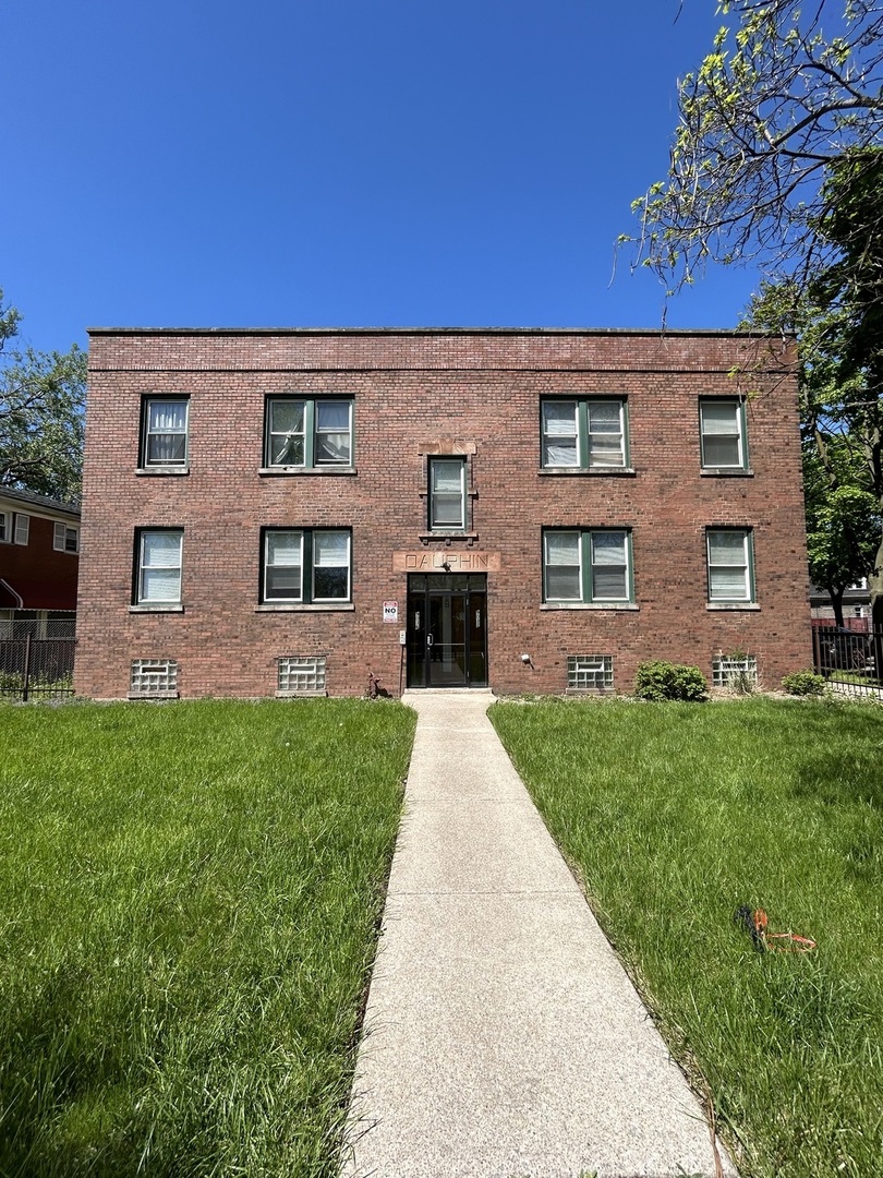 9032 S Dauphin Avenue 2N Property Photo 1