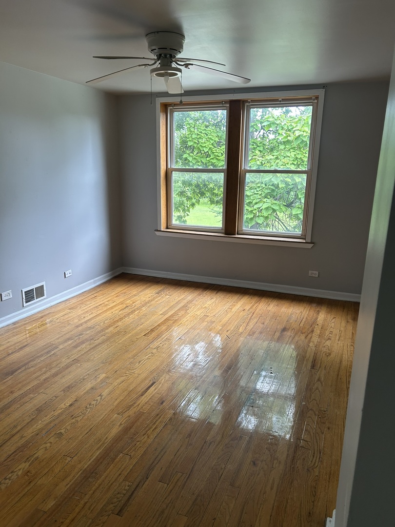 9032 S Dauphin Avenue 2n Property Photo 2