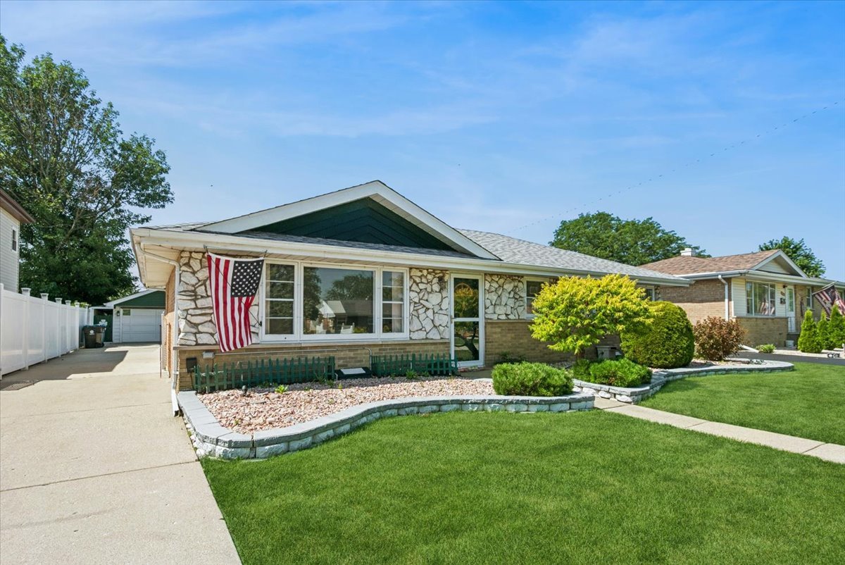 7821 W 73rd Place Property Photo 1