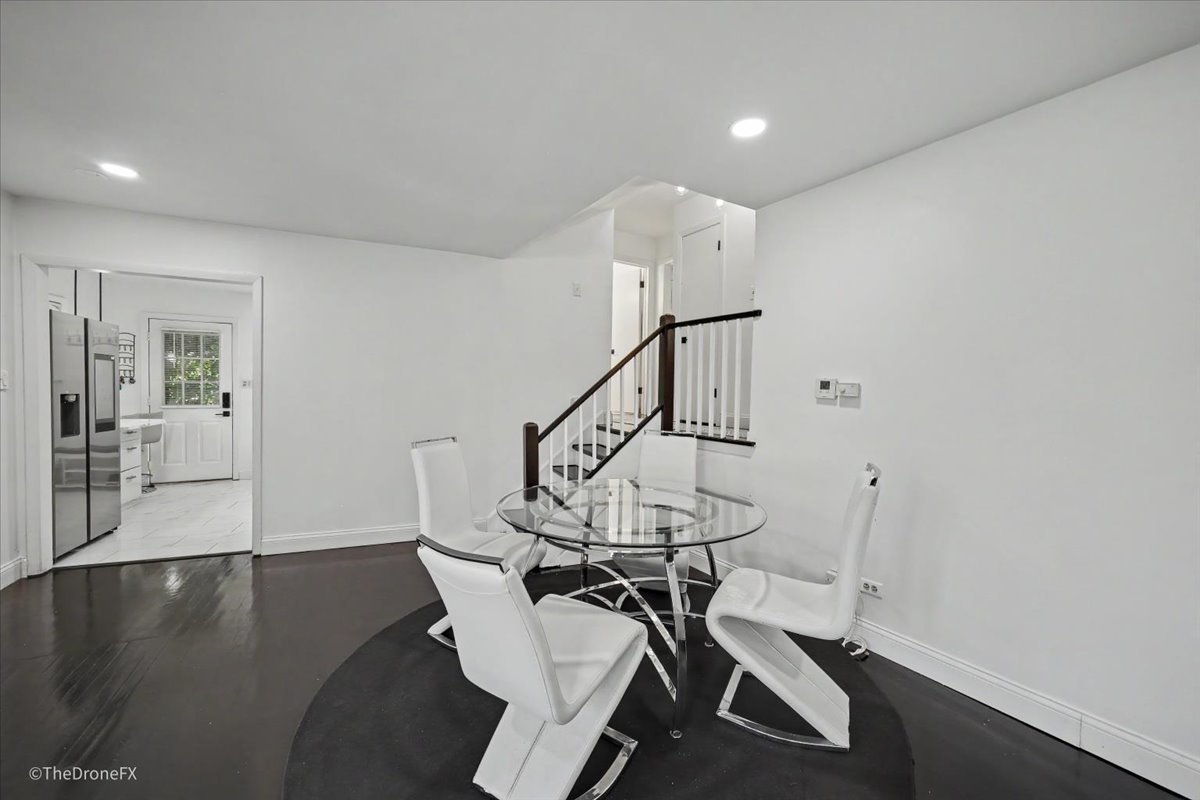 460 E 15th Place Property Photo 11