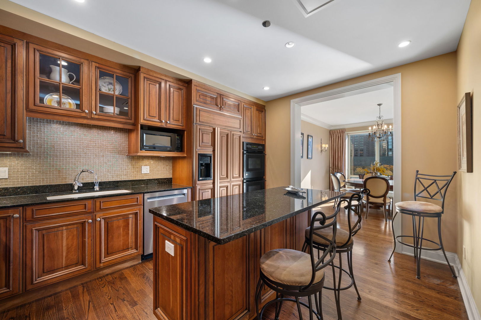 840 N Lake Shore Drive 603 Property Photo 12