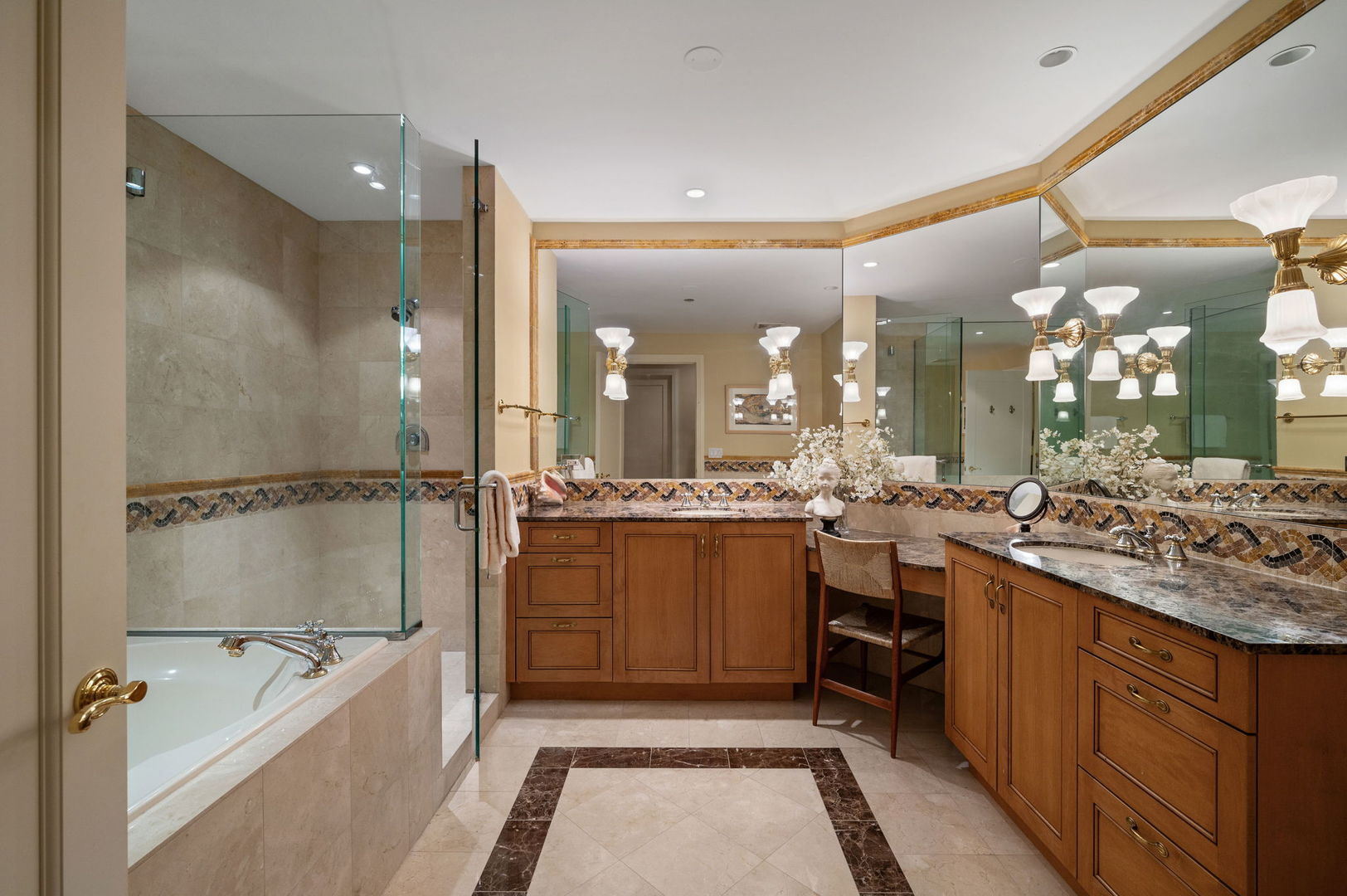 840 N Lake Shore Drive 603 Property Photo 25