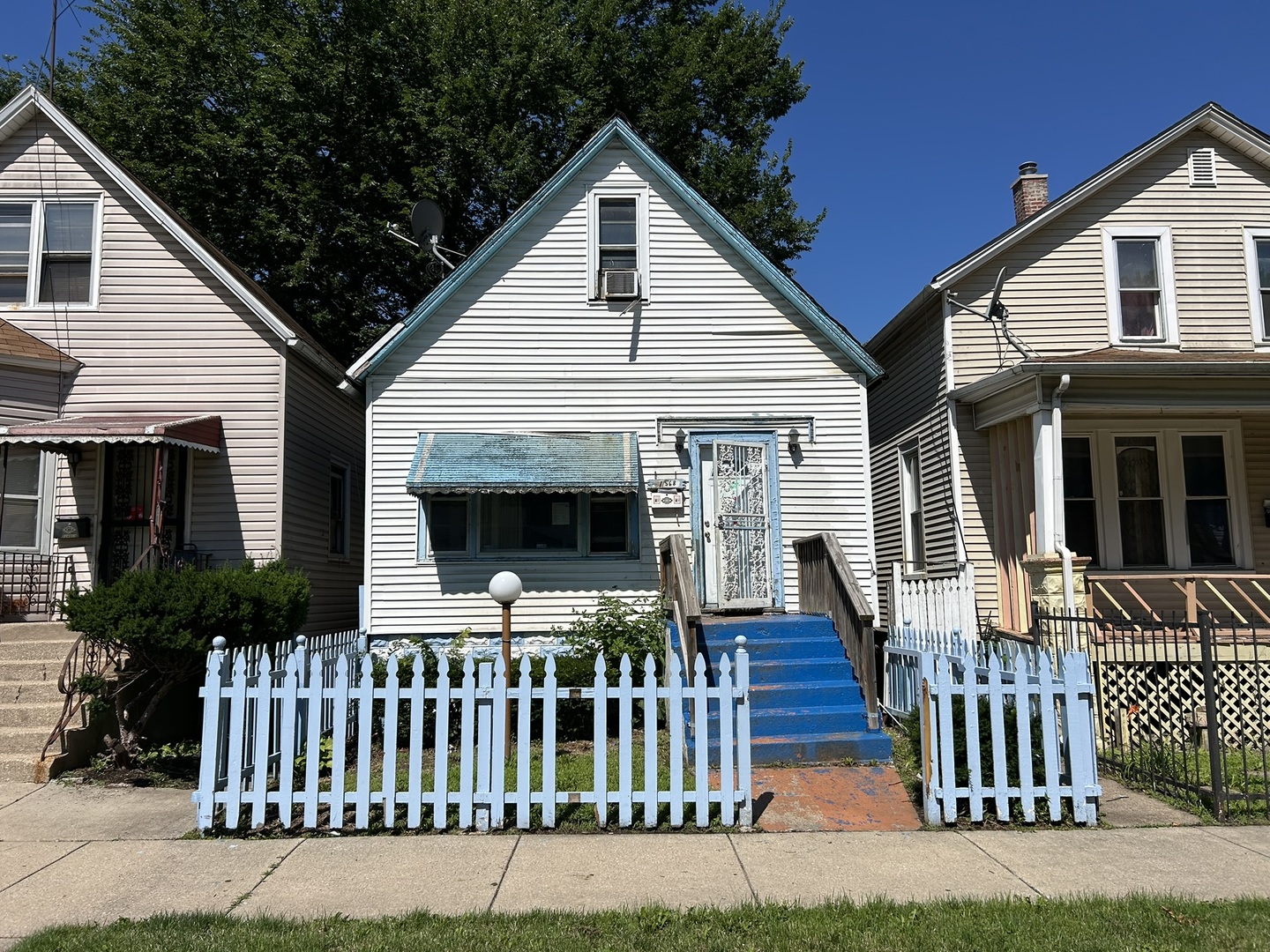 11568 S LAFAYETTE Avenue Property Photo 1
