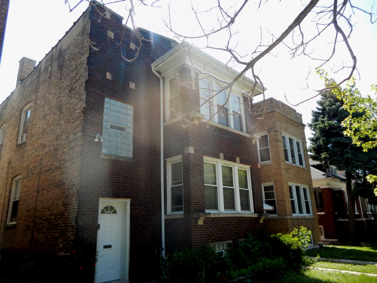 6419 S Maplewood Avenue Property Photo 3