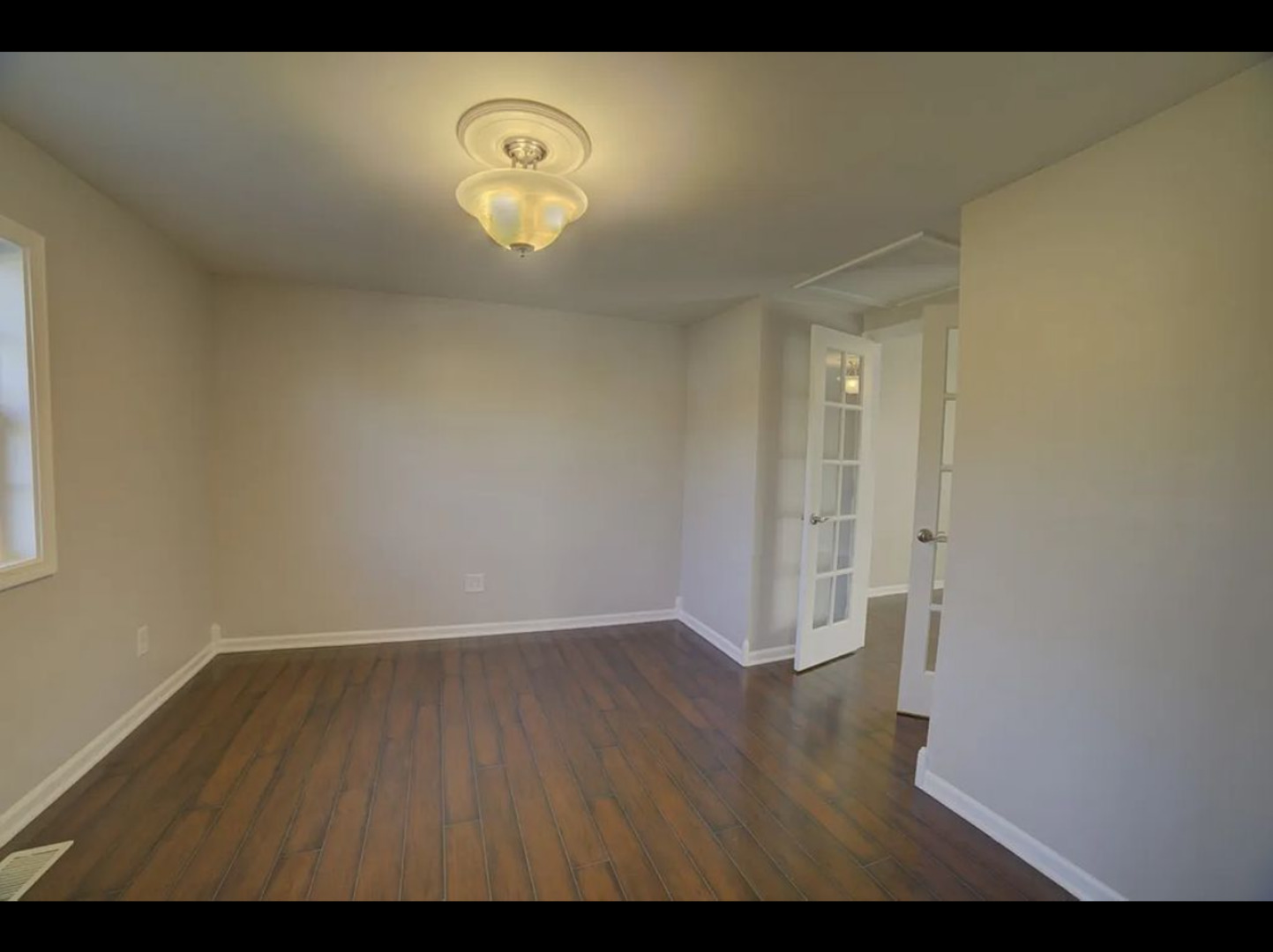 379 W North Street Property Photo 6