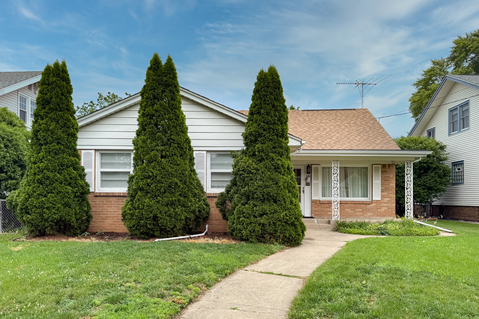 321 N London Avenue Property Photo 1