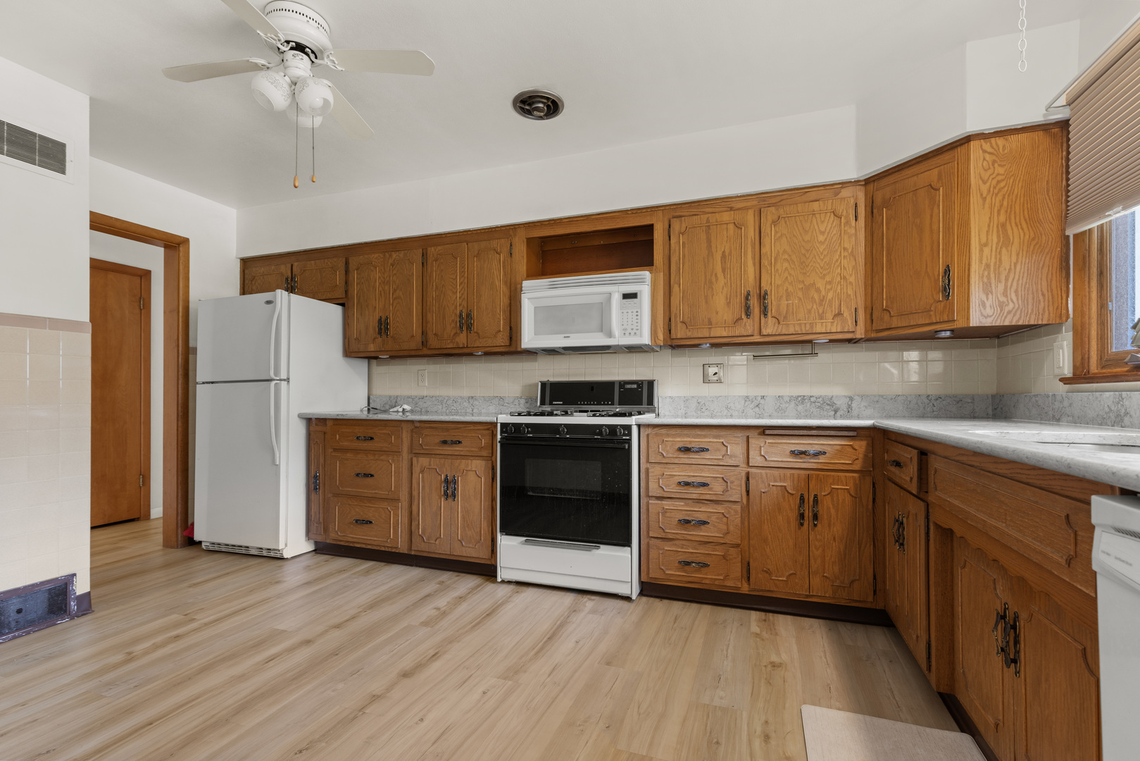 321 N London Avenue Property Photo 5