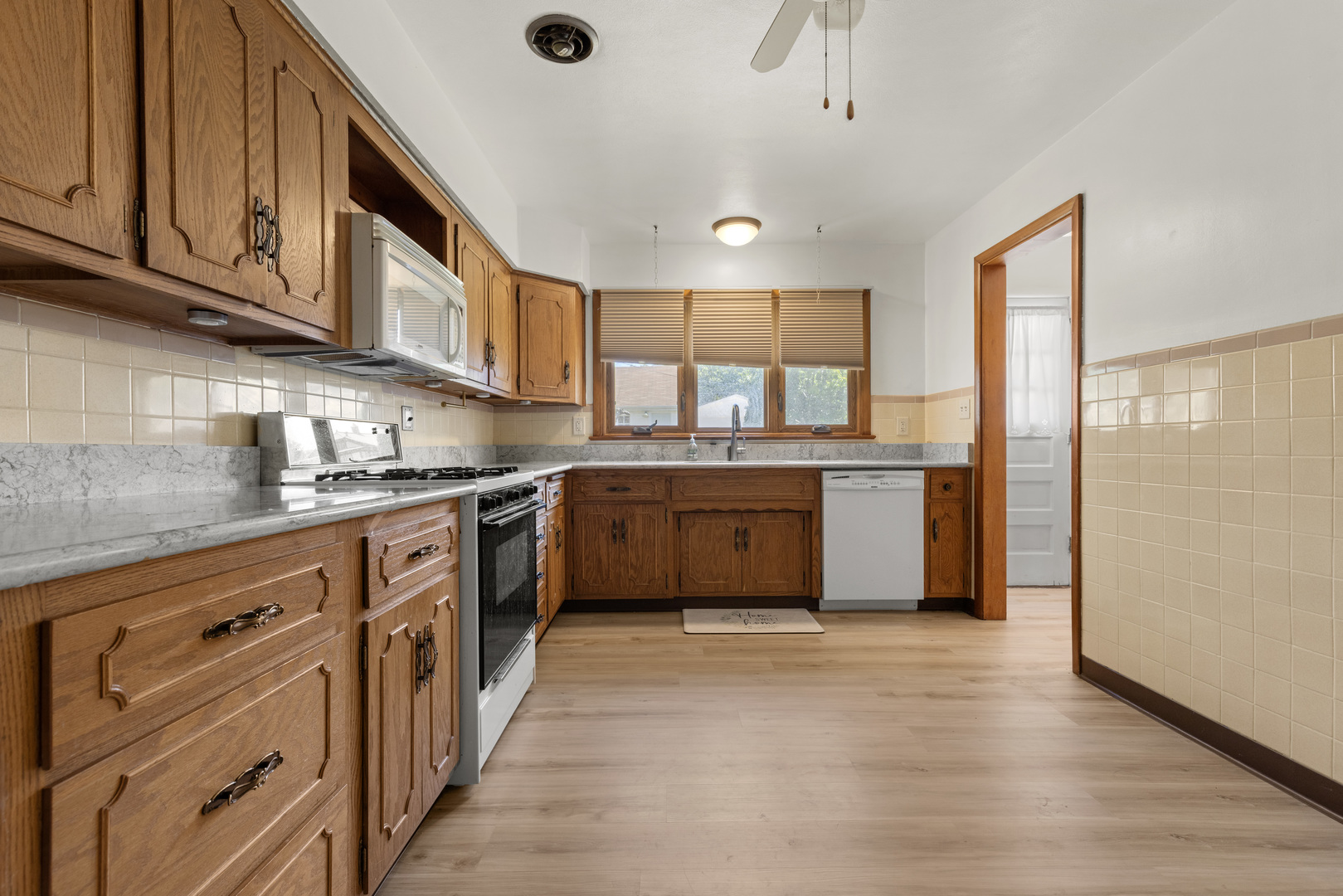 321 N London Avenue Property Photo 6