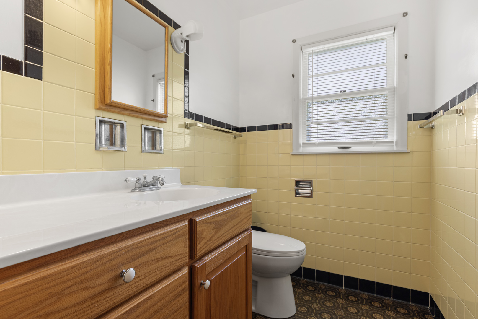 321 N London Avenue Property Photo 9