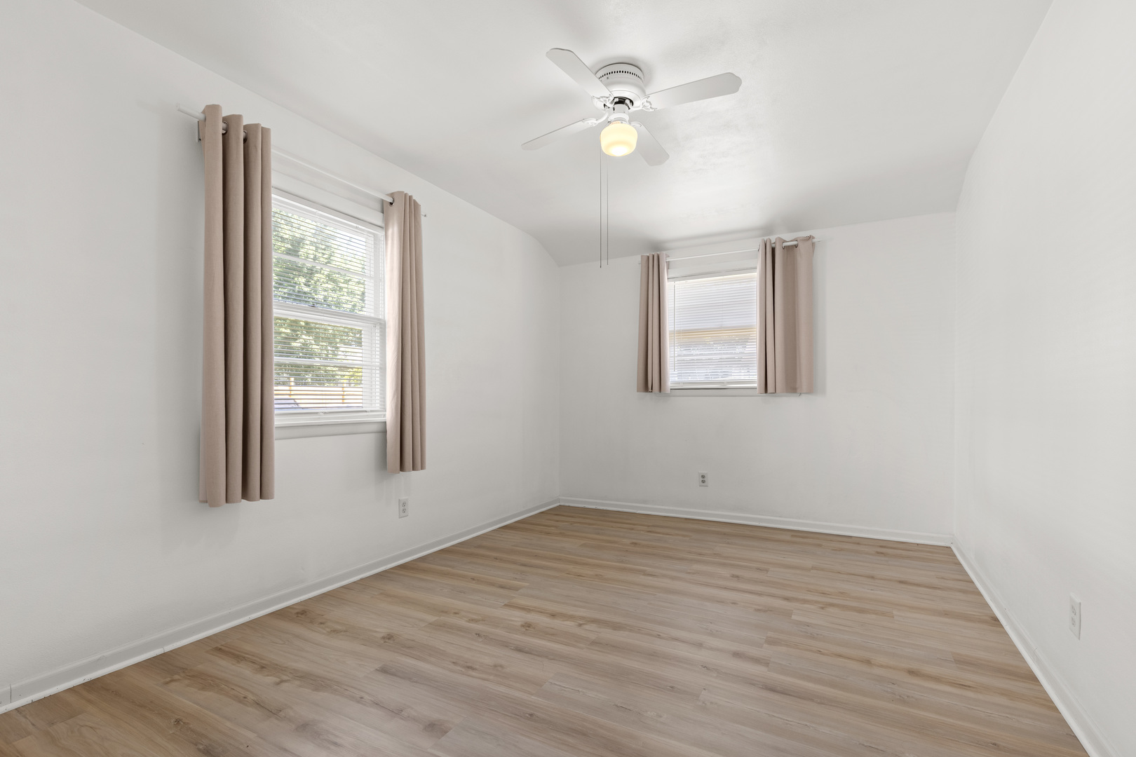 321 N London Avenue Property Photo 10