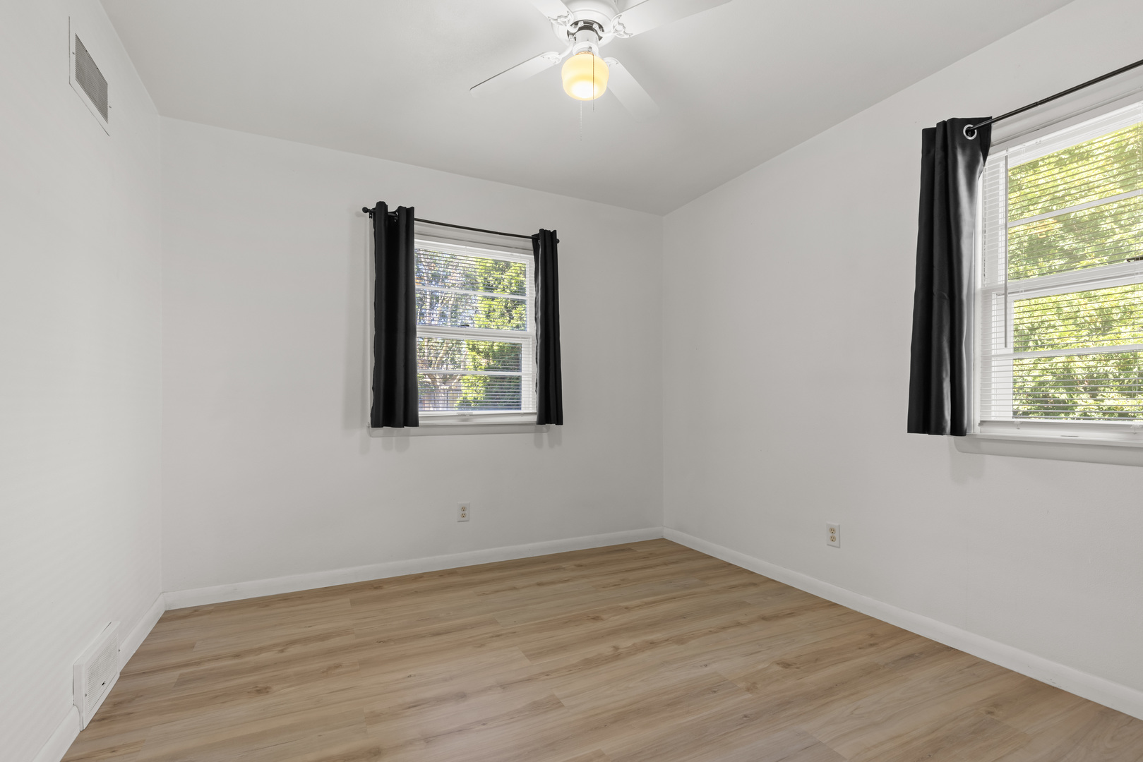 321 N London Avenue Property Photo 11