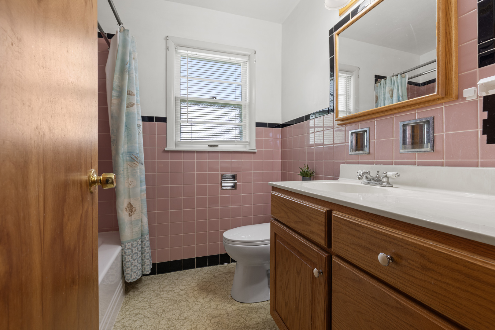 321 N London Avenue Property Photo 12