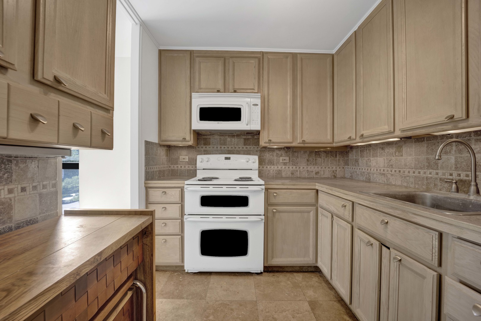 1850 N Clark Street 307 Property Photo 7