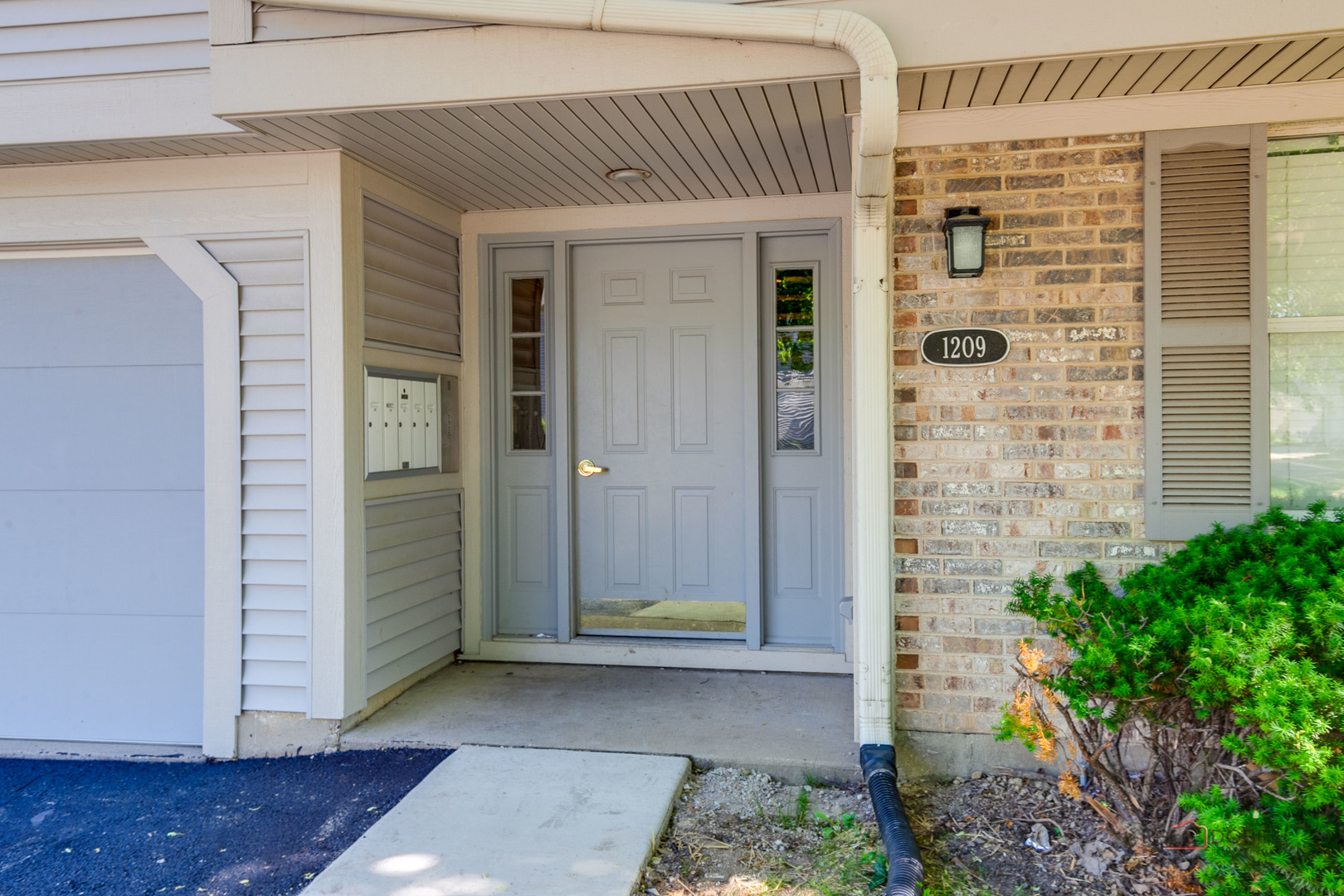 1209 Bradwell Lane E Property Photo 4