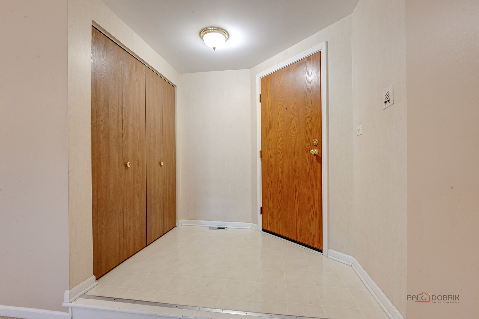 1209 Bradwell Lane E Property Photo 5