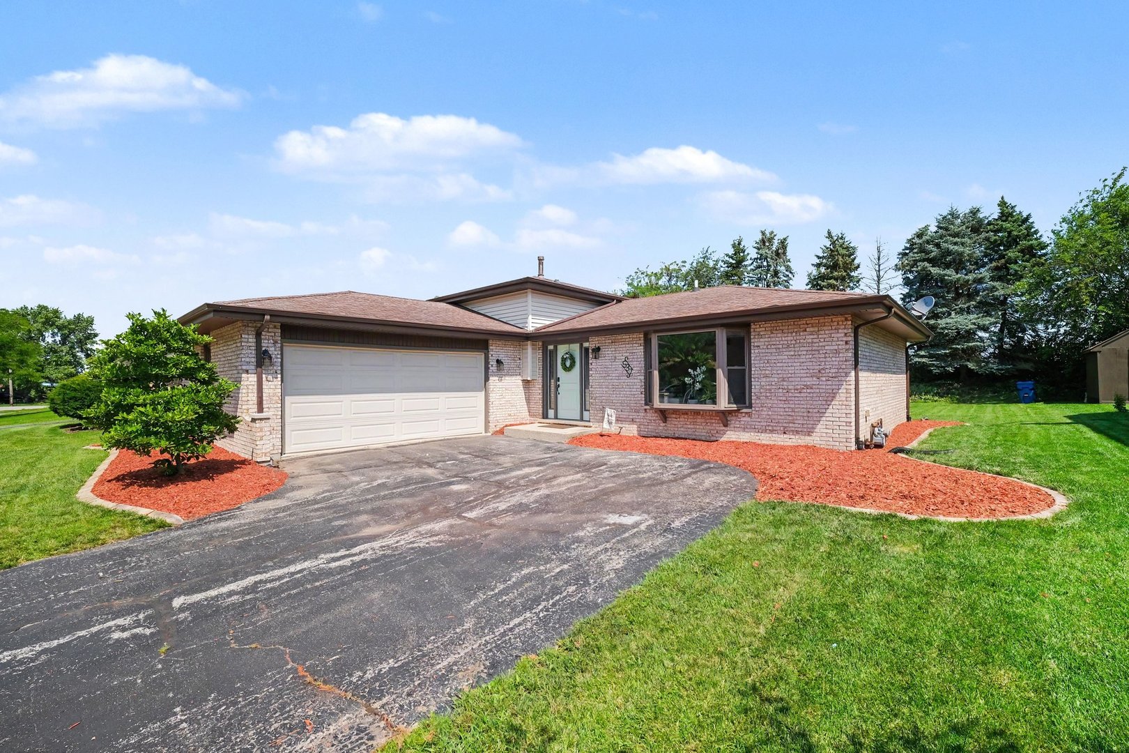 537 Willow Lane Property Photo 1