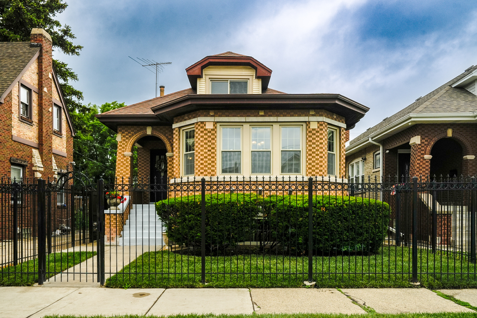 6136 W Fletcher Street Property Photo 1