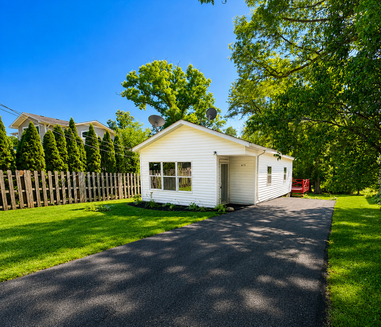6415 N Shore Avenue Property Photo 1