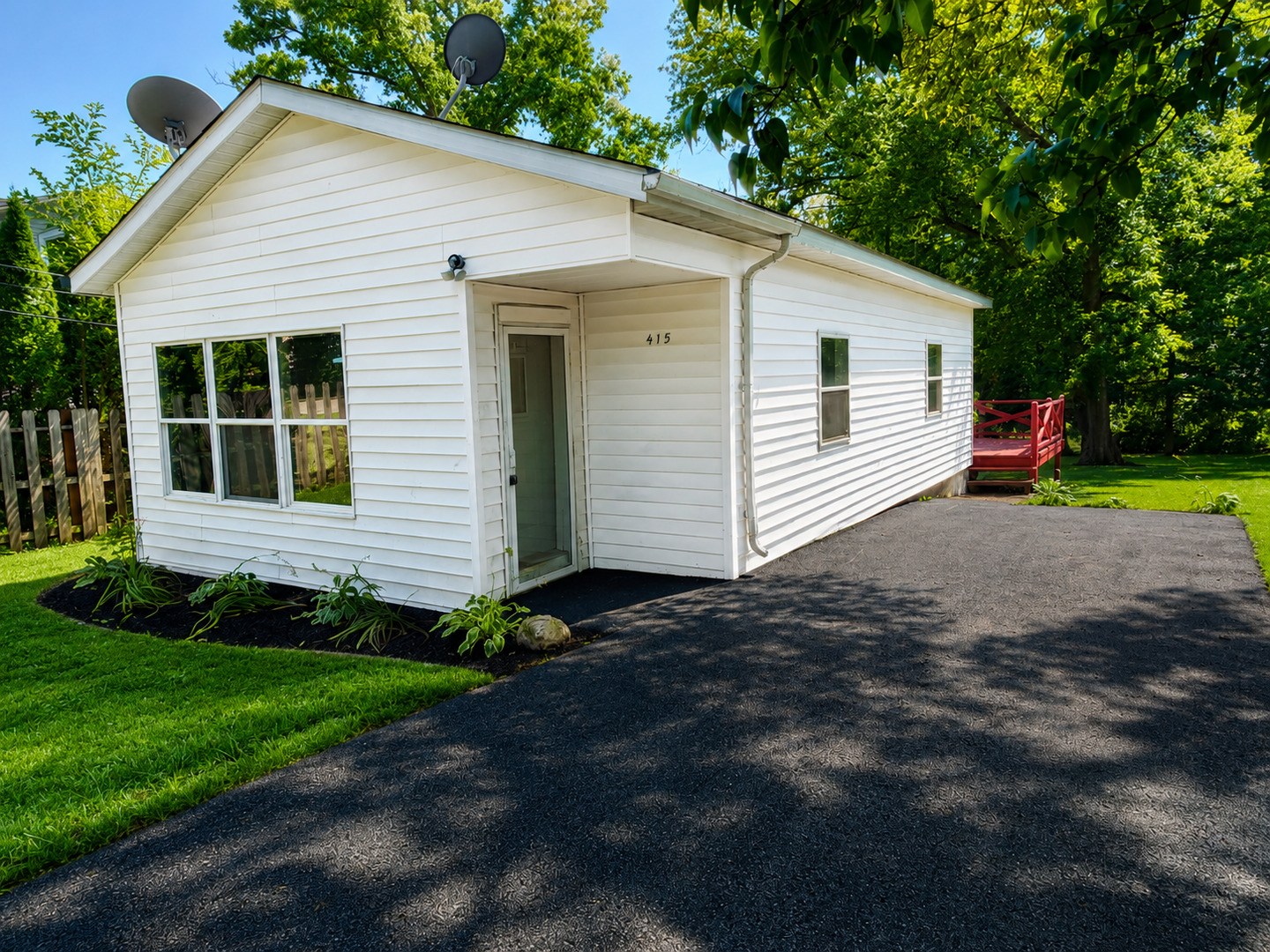 6415 N Shore Avenue Property Photo 2