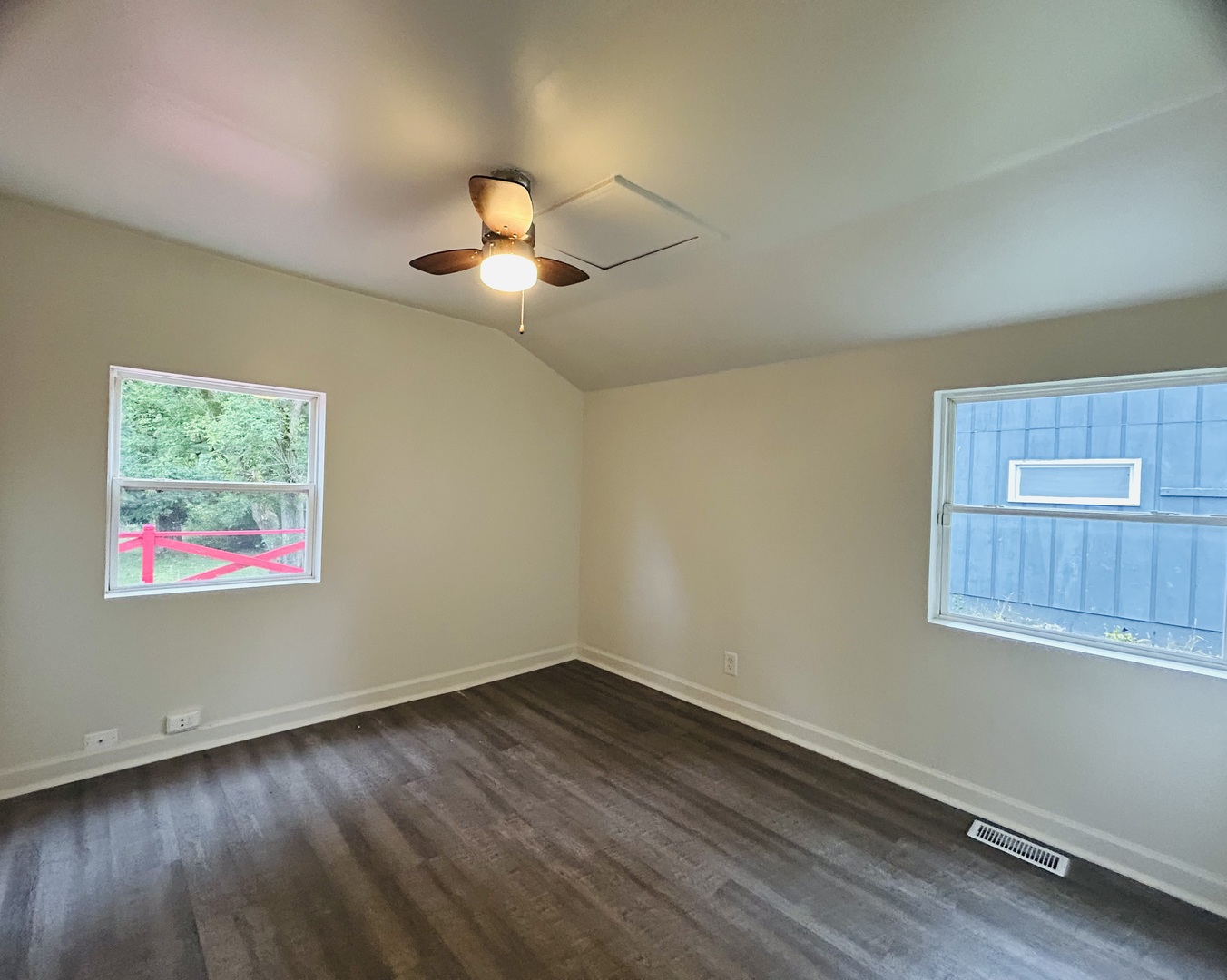 6415 N Shore Avenue Property Photo 6