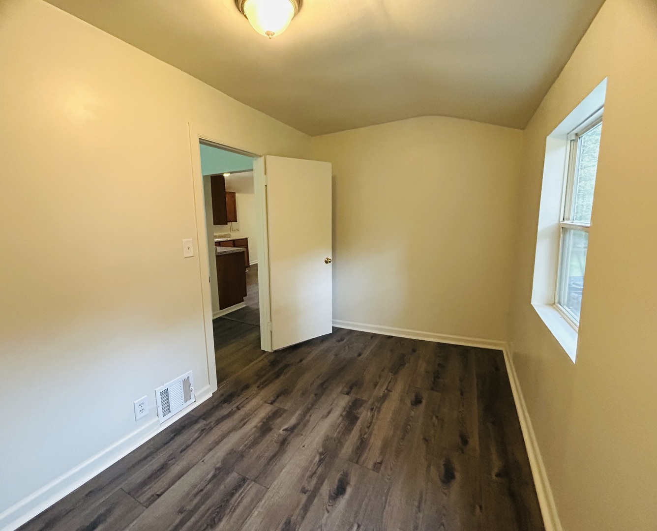 6415 N Shore Avenue Property Photo 8