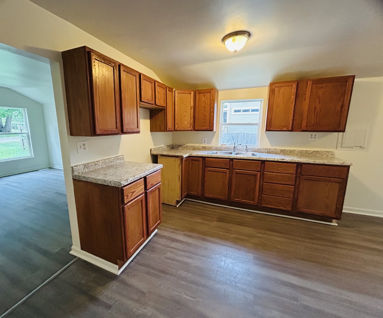 6415 N Shore Avenue Property Photo 10