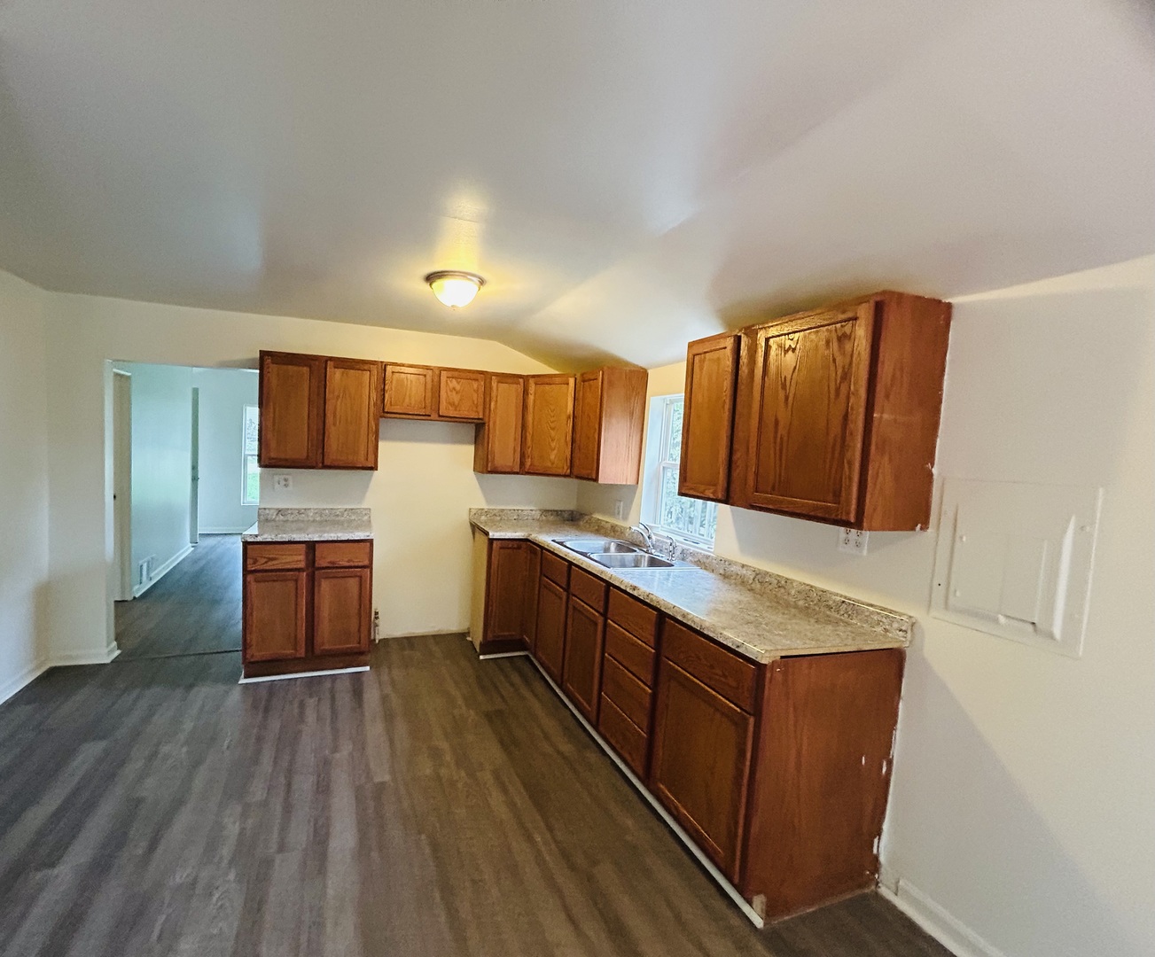 6415 N Shore Avenue Property Photo 11