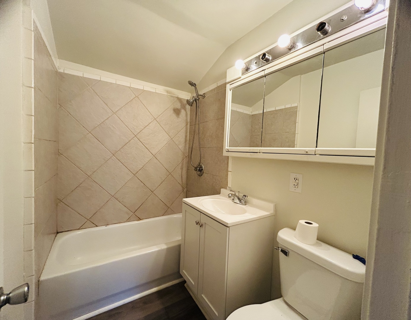 6415 N Shore Avenue Property Photo 12