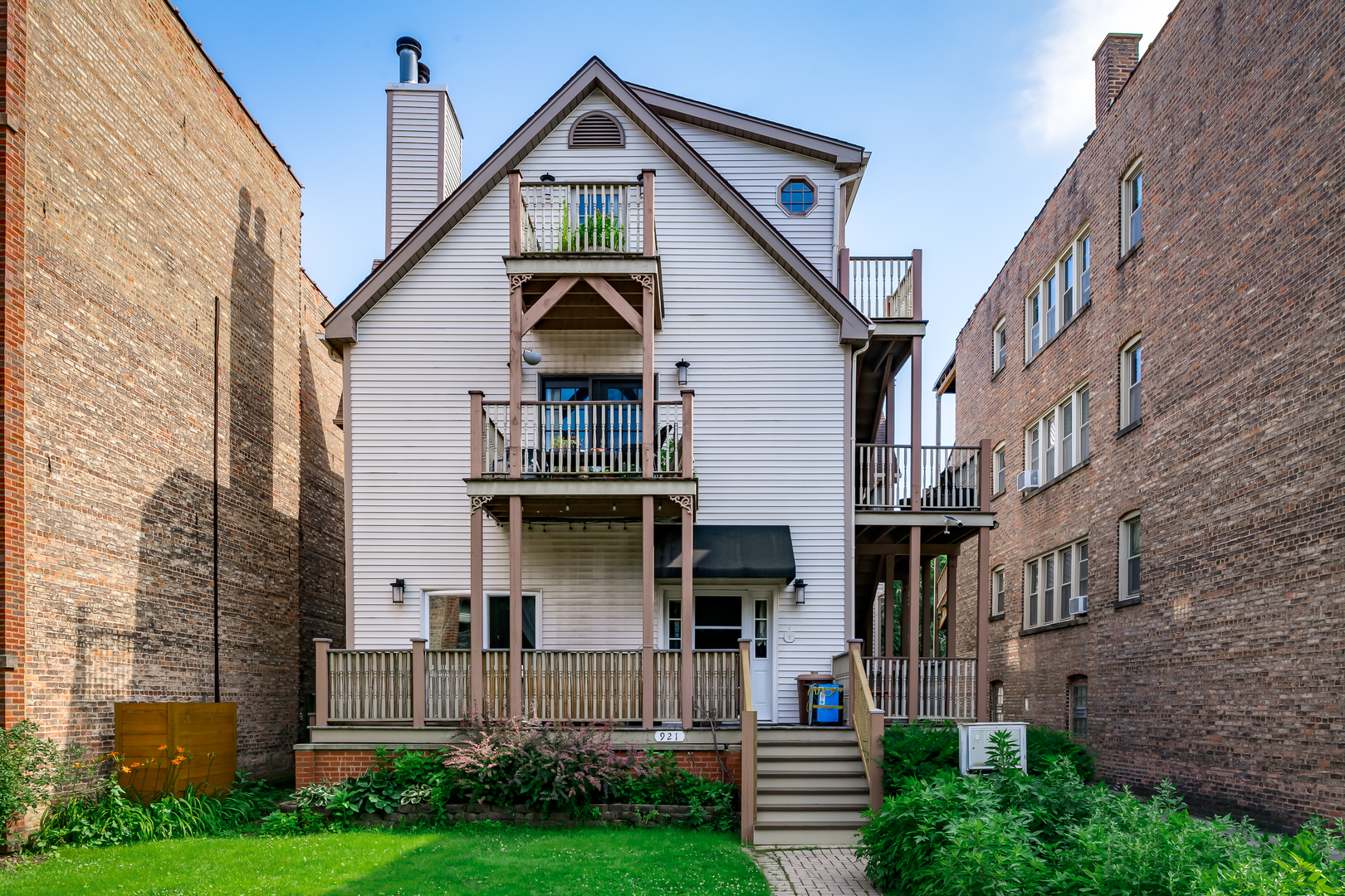 921 Ontario Street C Property Photo 1