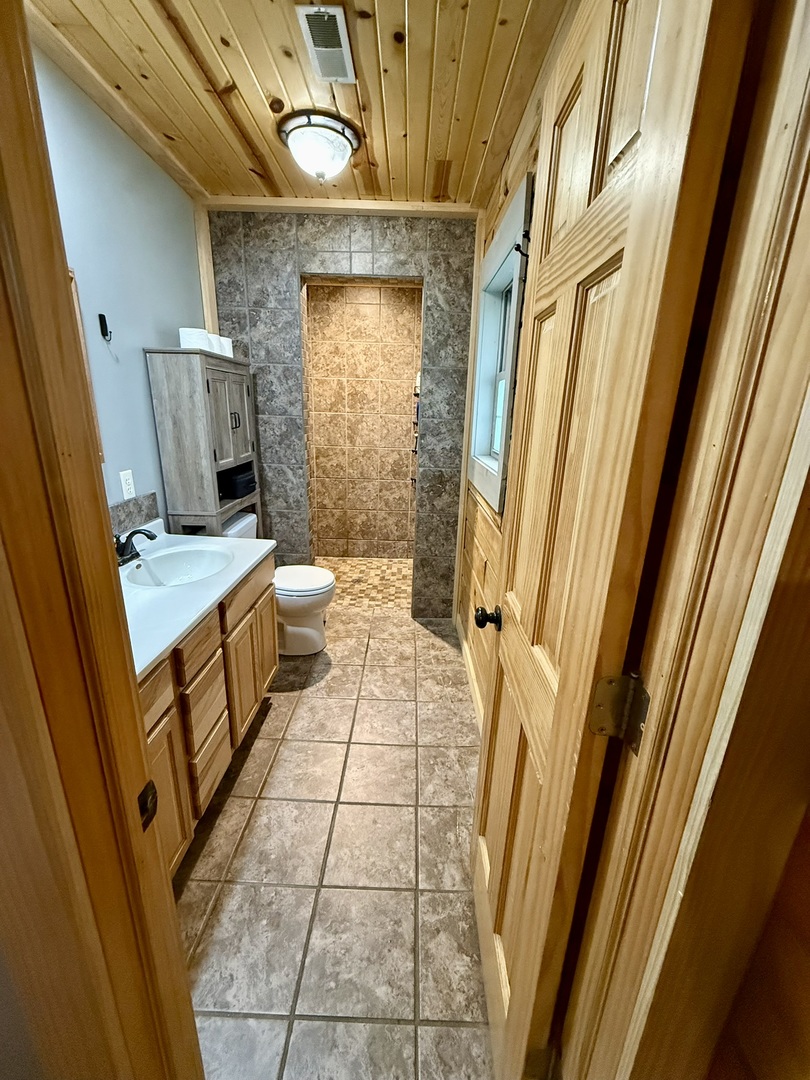 300 Noah Lane Property Photo 18
