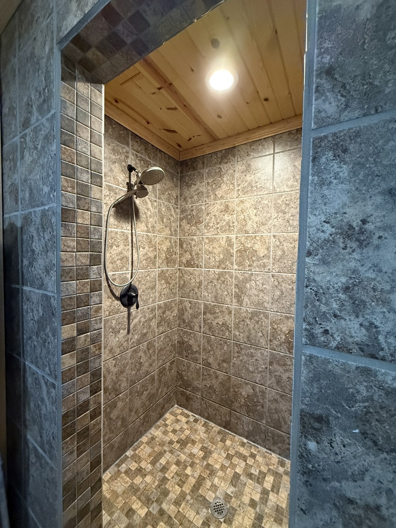 300 Noah Lane Property Photo 20