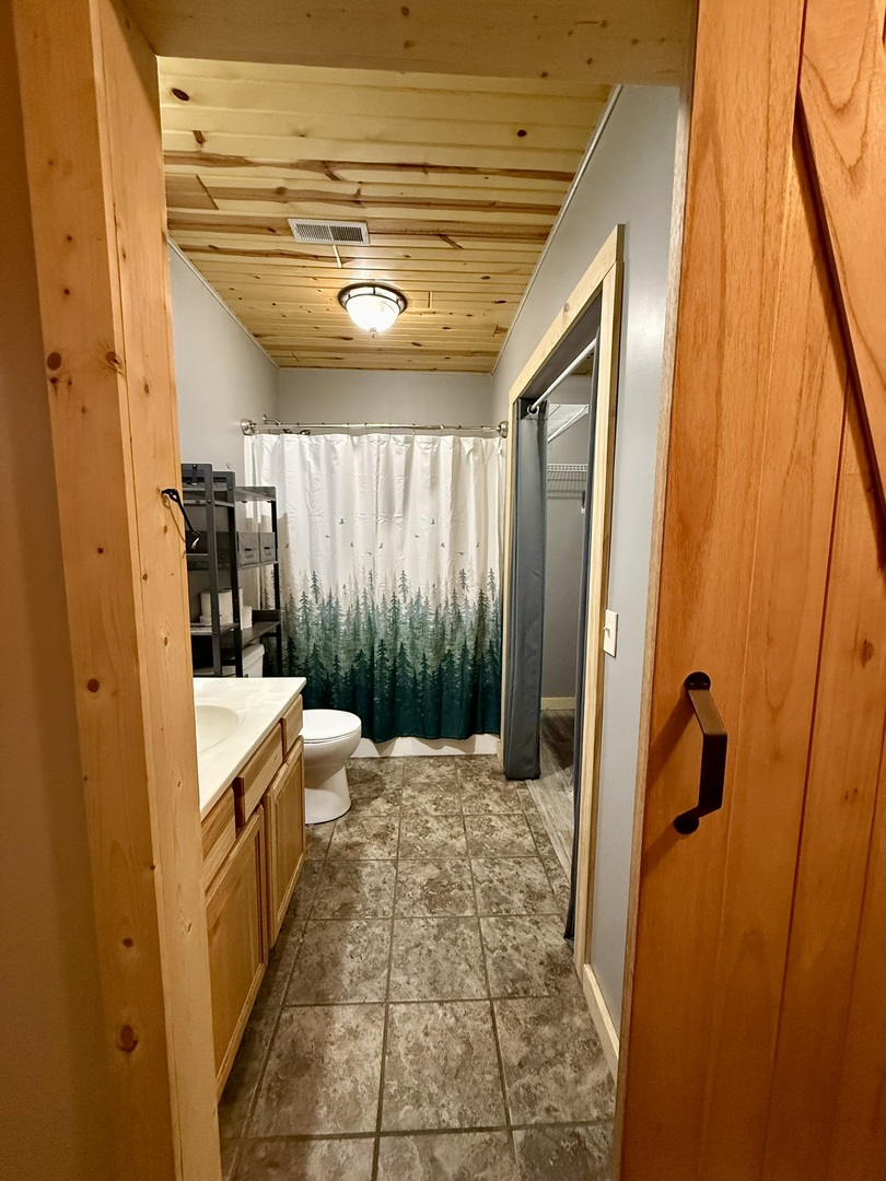 300 Noah Lane Property Photo 21