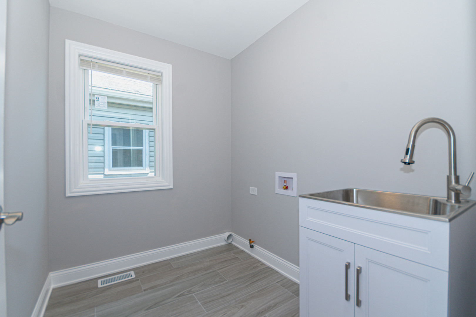 55 W 77th Place Property Photo 9