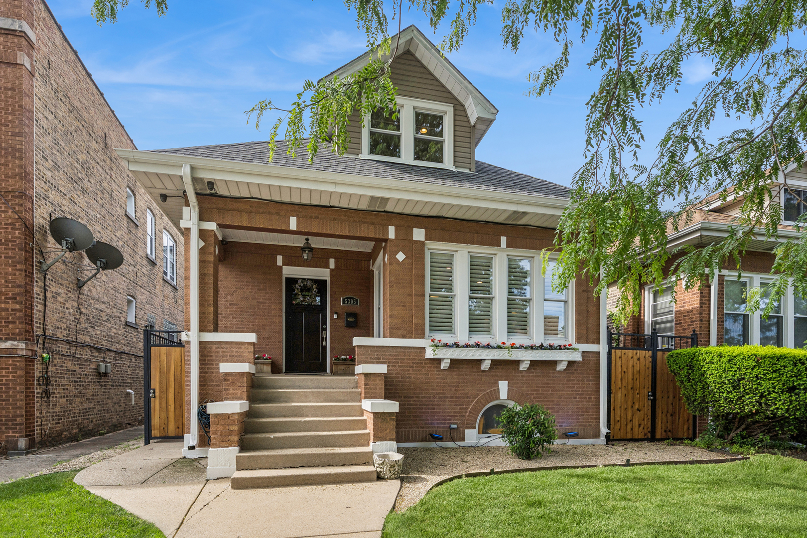 5305 W Addison Street Property Photo 1