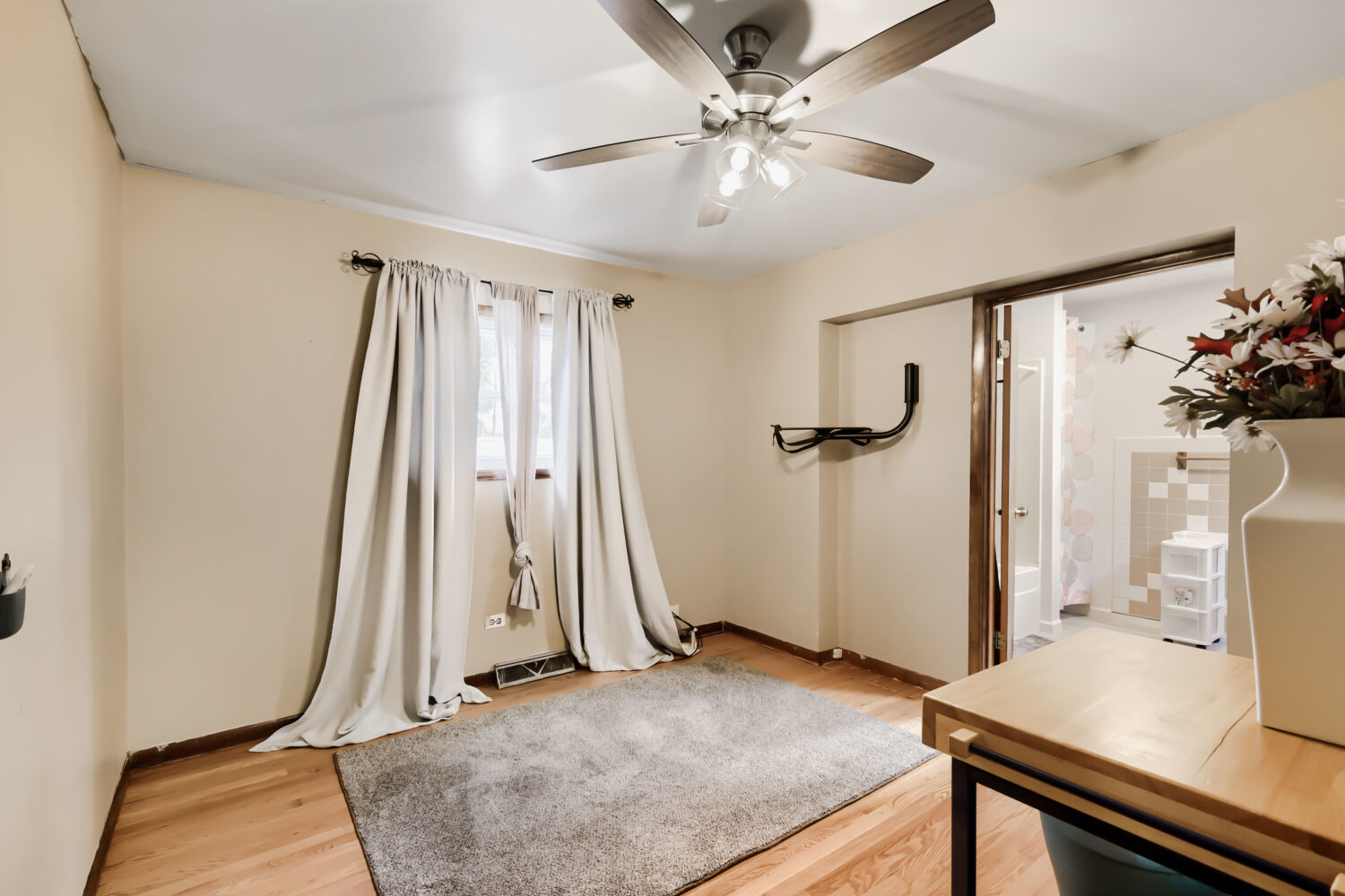 1037 31st Avenue Property Photo 6