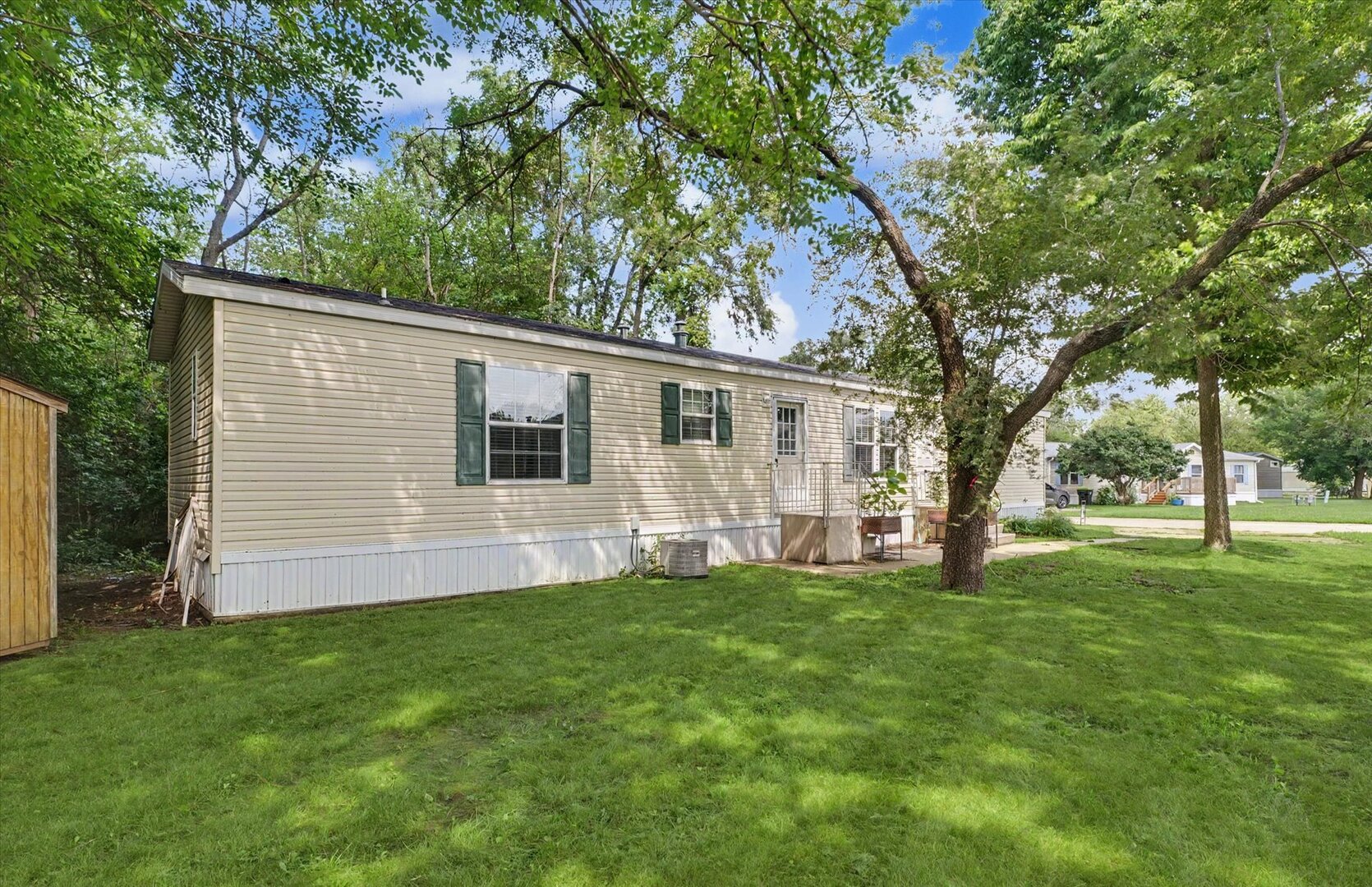 2113 Monroe Drive Property Photo 1