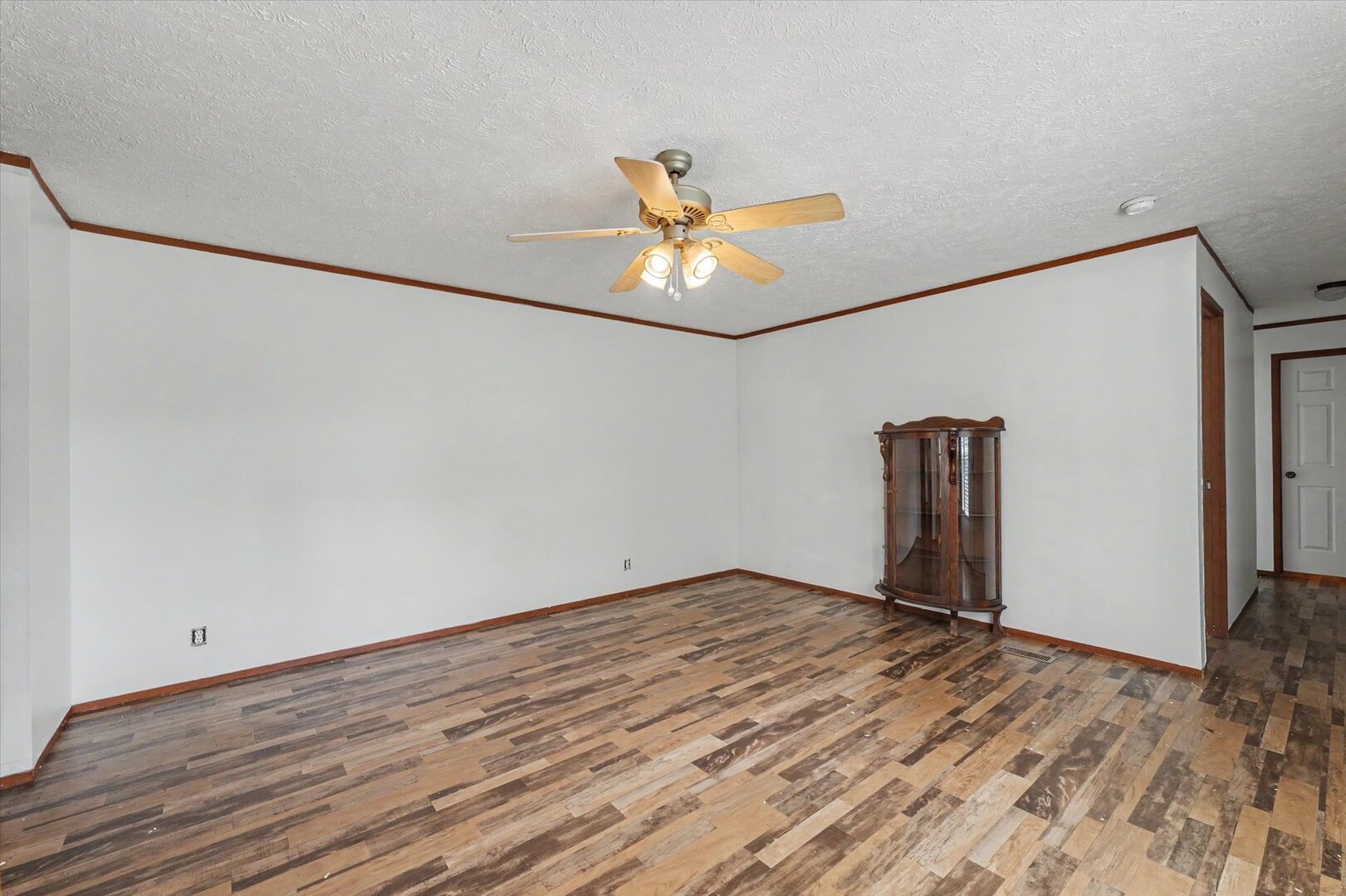 2113 Monroe Drive Property Photo 7