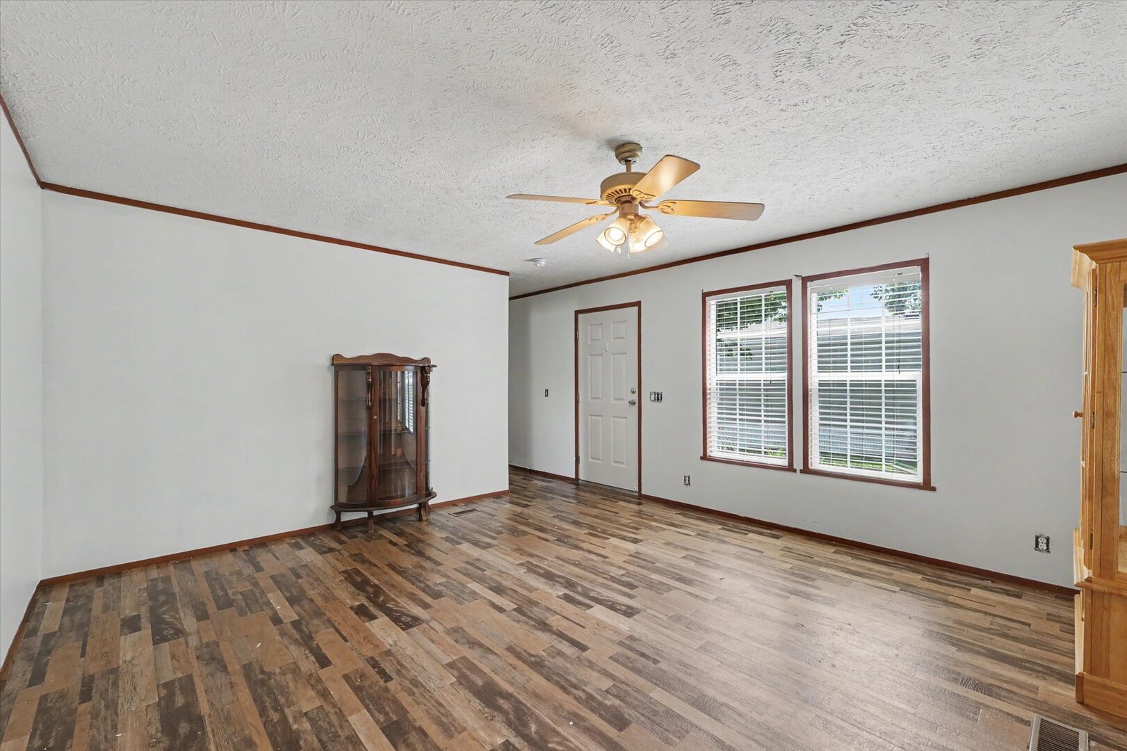 2113 Monroe Drive Property Photo 9
