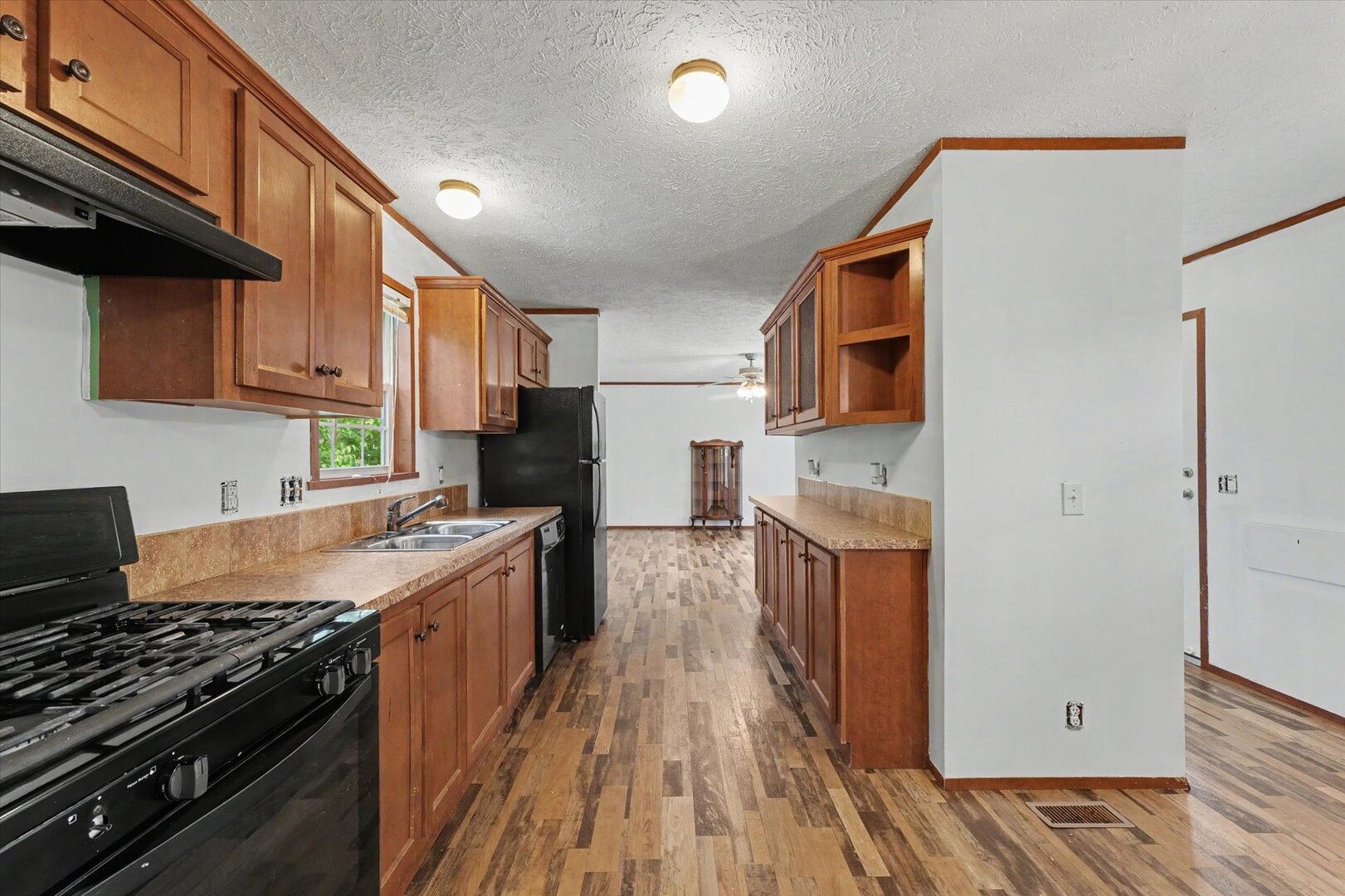 2113 Monroe Drive Property Photo 10
