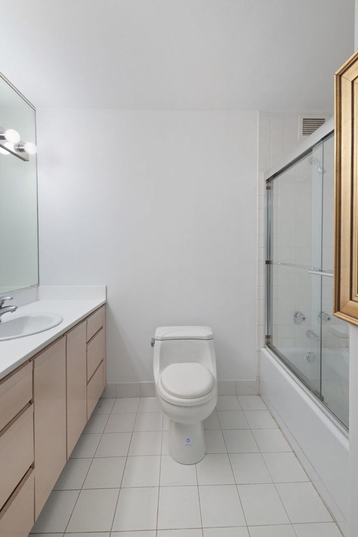 233 E Erie Street 1403 Property Photo 13